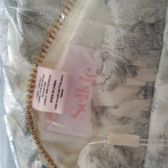 **1 Left**Selkie The Austen Pillow Purse - Picture 14 of 16